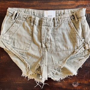 One Teaspoon shorts size 29 light khaki green